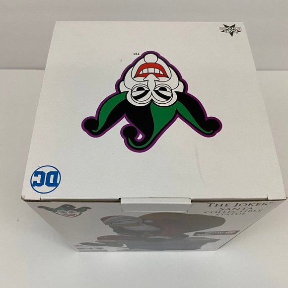 The Joker Santa Collectible Statue Only at Gamestop - Picture 4 of 12